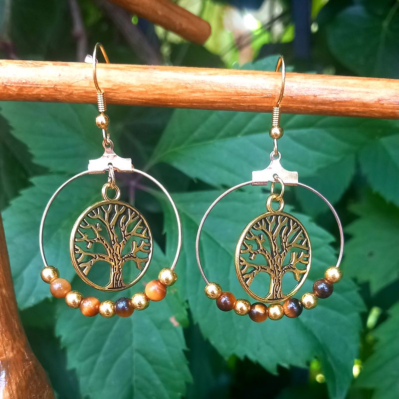boucle d'oreille en pierre naturelle en œil-de-tigre avec arbre de vie