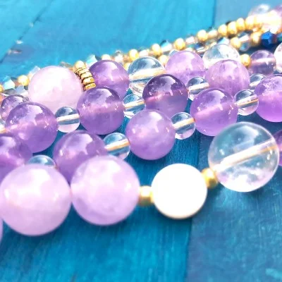 Lame-agit-collier en améthyste et cristal de roche