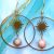 Boucles d’oreilles dorées en pierre de soleil avec pendentif soleil – fait main