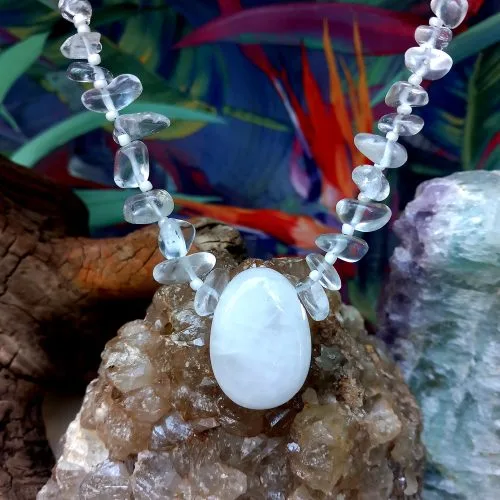 lame-agit-collier-pierre-naturelle-cristal-de-roche (6) collier en pierre naturelle en cristal de roche