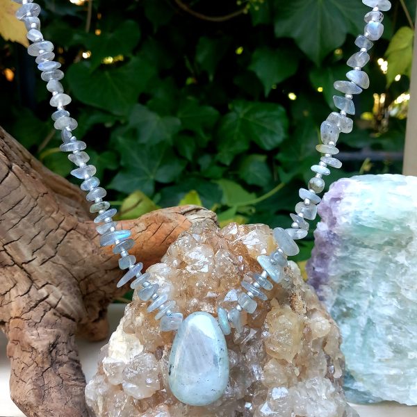 collier en pierre naturelle en labradorite