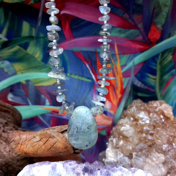 collier en pierre naturelle en labradorite