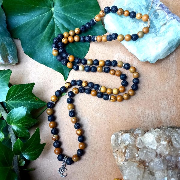 collier mala en pierre naturelle pierre de lave et bois fossilisé