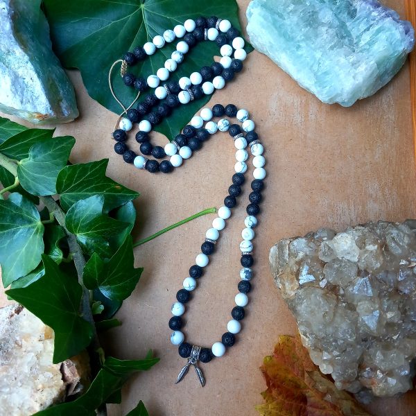 collier mala en pierre naturelle pierre de lave et howlite