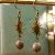 Boucles pierre de soleil et pendentif soleil doré