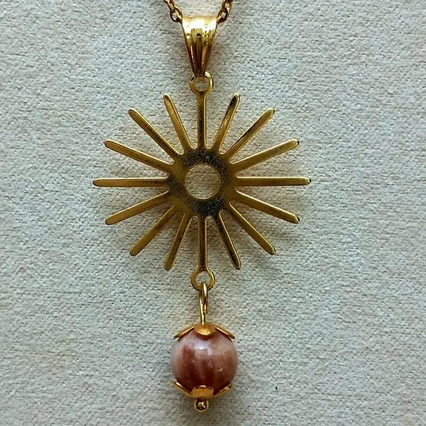 lame agit pierre naturelle collier pierre de soleil (9) Collier doré avec pierre de soleil et pendentif soleil