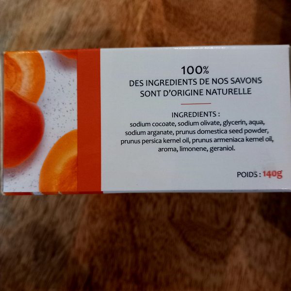 savon exfoliant abricot 140 g avec une pierre naturelle