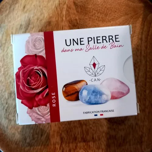 savon rose 140 g avec une pierre naturelle