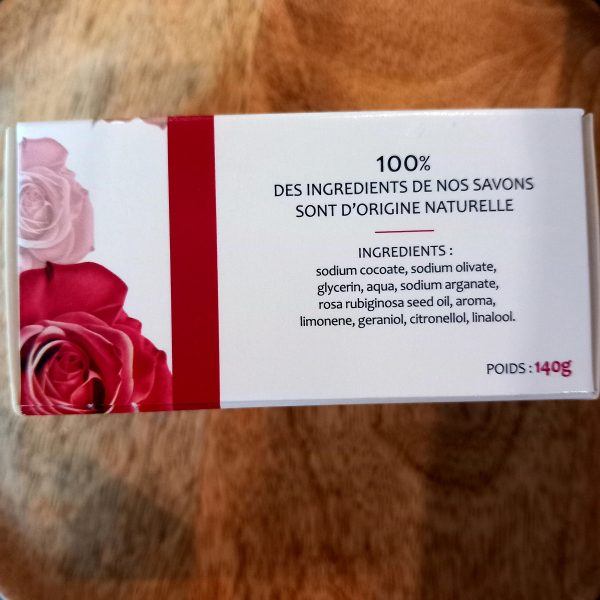savon rose 140 g avec une pierre naturelle
