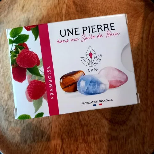 savon framboise 140 g avec une pierre naturelle